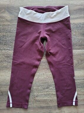 Lululemon Women 6 Crop Burgundy Leggings